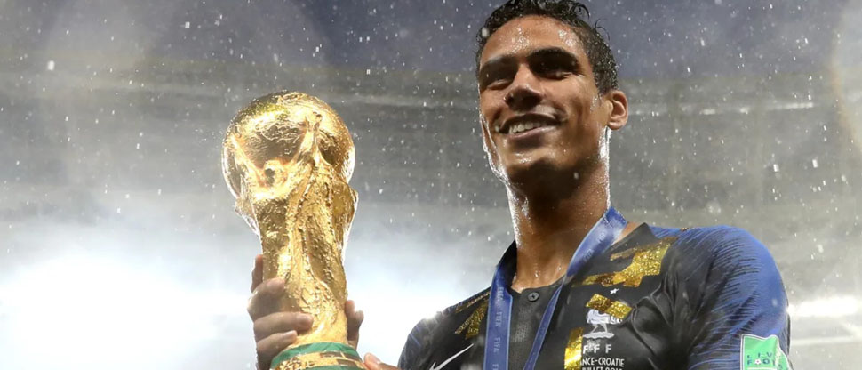 Con tan solo 31 años, Raphael Varane anunció su retiro