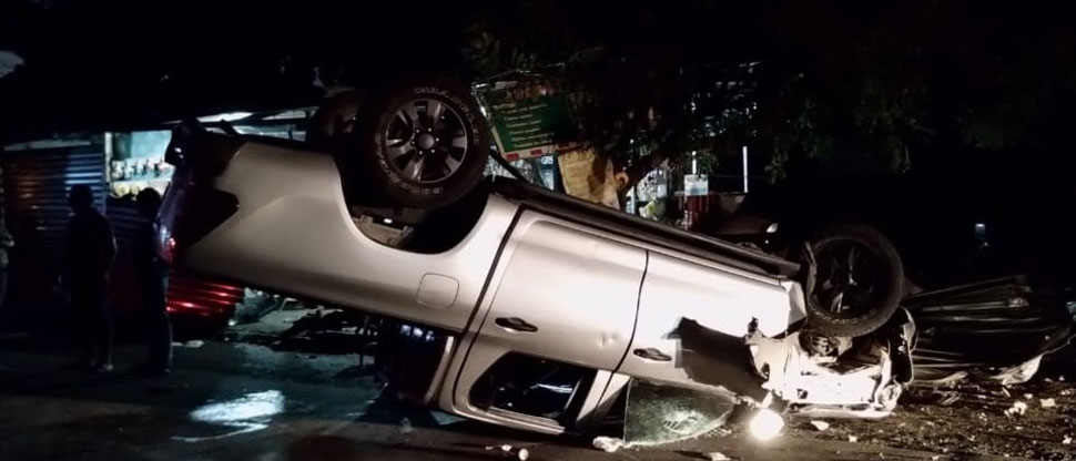 Mujer resulta lesionada tras volcar vehículo en La Unión