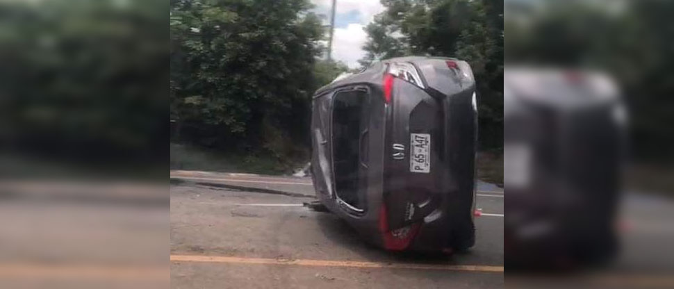 Vehículo vuelca y deja un lesionado en Usulután