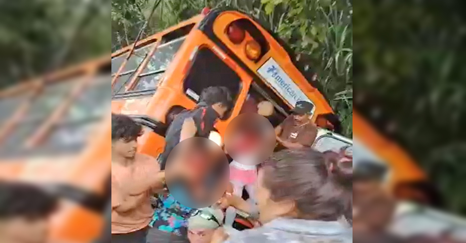 Bus del transporte colectivo vuelca y deja varios lesionados en Sonsonate