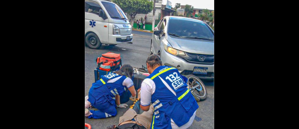 Joven conductor acaba en el hospital tras fuerte siniestro en el bulevar Constitución