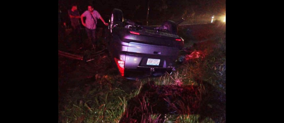 Hombre que conducía a excesiva velocidad se accidenta en la carretera de Oro