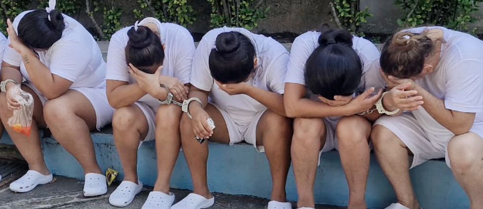 9 personas acusadas de estafar por medio de maletas enviadas desde el extranjero seguirán tras las rejas