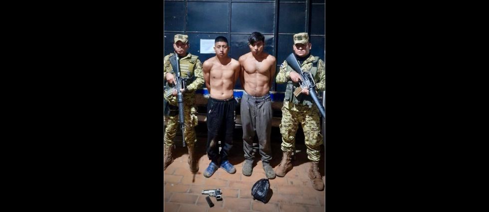 Detienen a gatillero de la MS-13 junto a otro sujeto que circulaban armados en Sonsonate