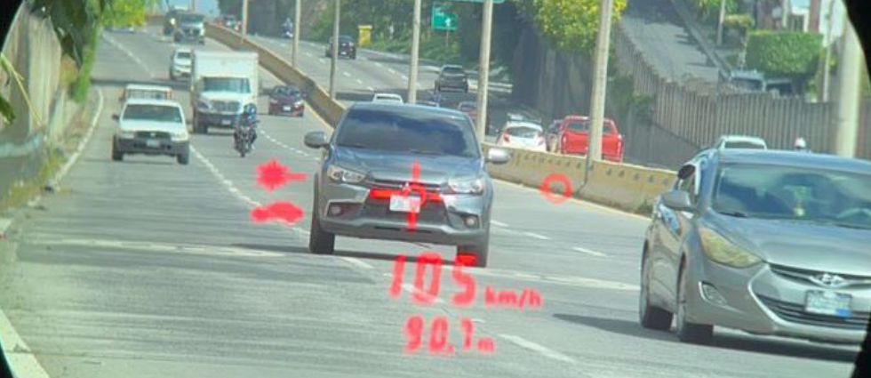 VMT instala controles de velocidad en varias zonas de El Salvador