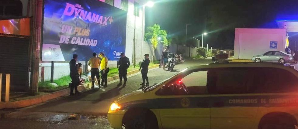 Una menor de edad cae de un vehículo en movimiento en el bulevar Monseñor Romero