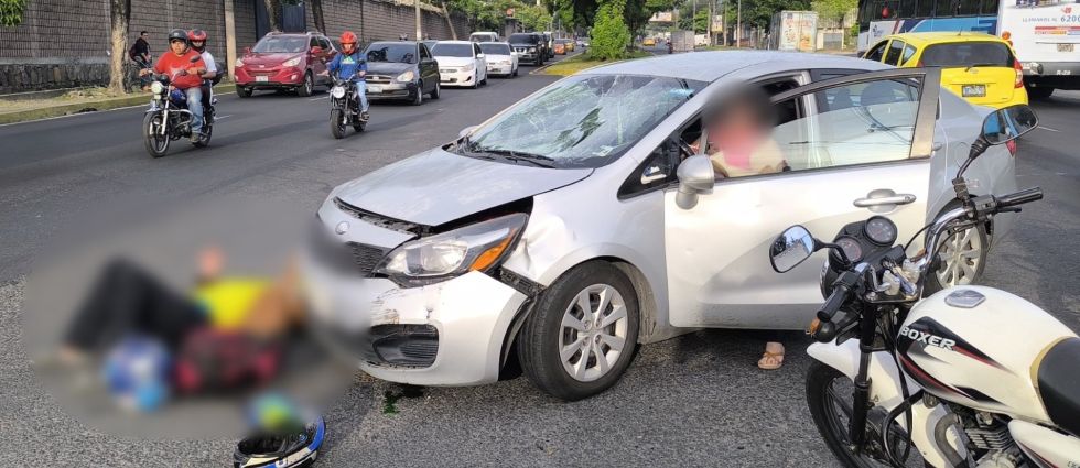 Un lesionado tras fuerte choque en el bulevar del Ejército