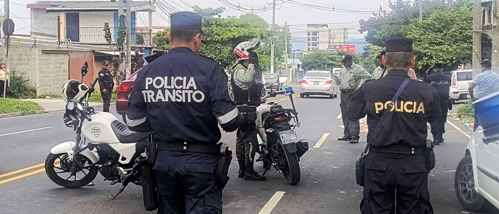 Mujer fallece atropellada frente a la la colonia Las Colinas de Santa Tecla