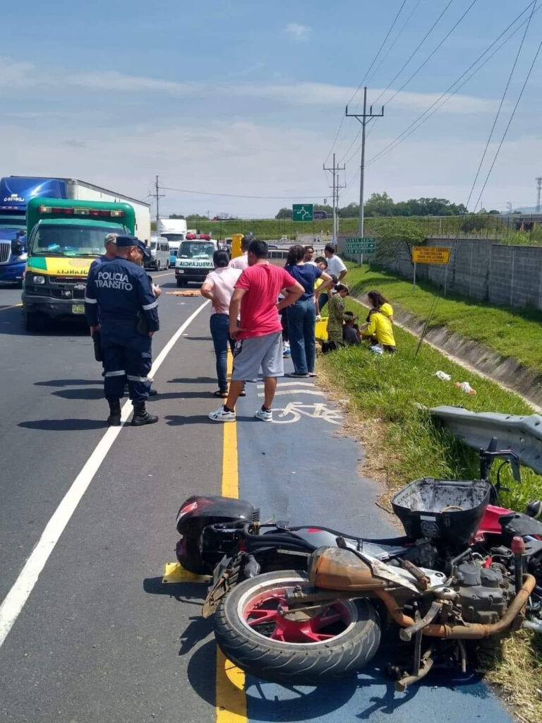 Pick up embiste a motociclista y su acompañante, una de las víctimas ...