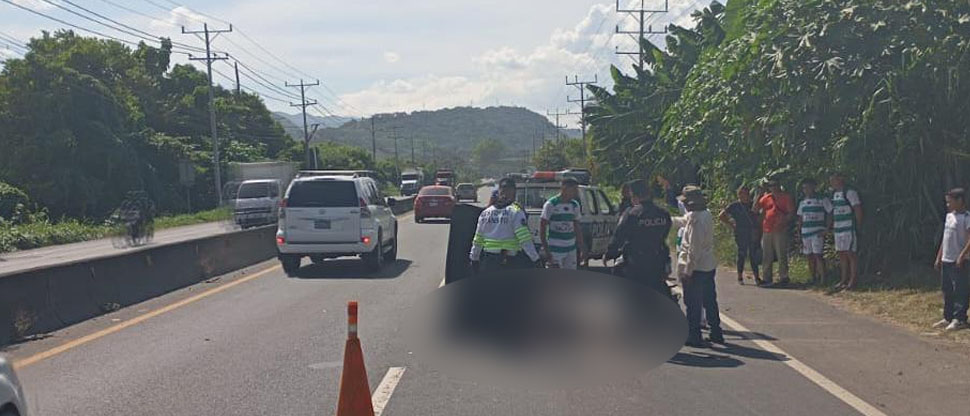 Motociclista y un ciclista resultan con lesiones tras chocar en la carretera a Sonsonate