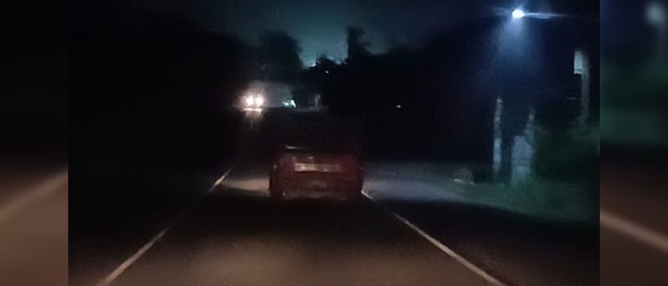 Denuncian a conductor que pudo ocasionar un accidente tras circular sin luces traseras