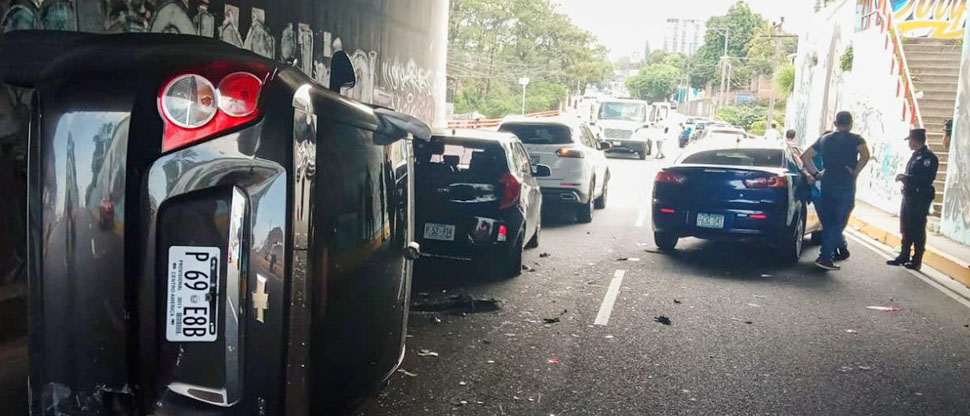 Publican video del múltiple choque en la avenida Las Amapolas grabado desde un carro afectado