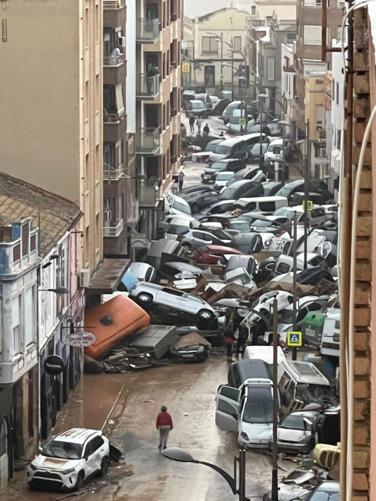 ESPAÑA: DANA deja al menos 70 fallecidos y cientos de desaparecidos en Valencia