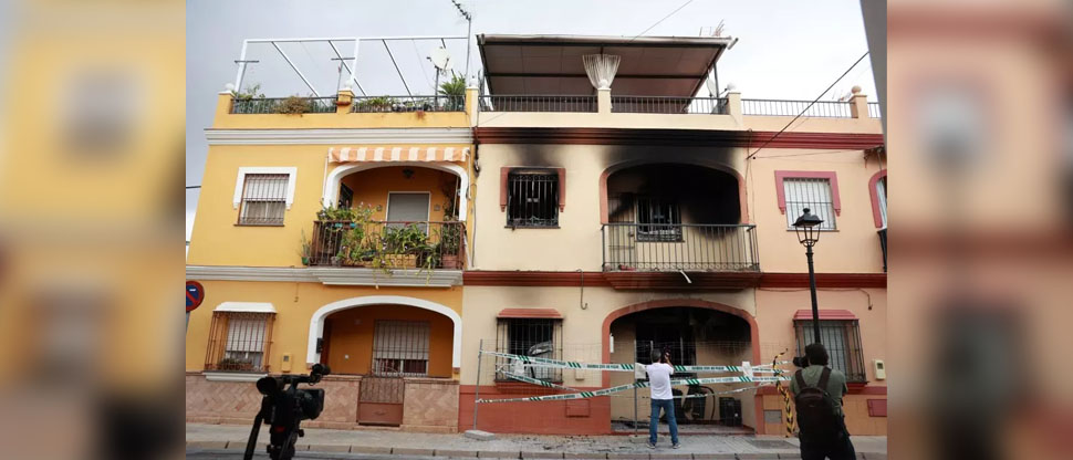 Familia fallece en incendio tras explosión de un celular que estaban cargando