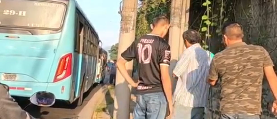 Ciudadanos interceptan a supuesto ladrón de celulares en Soyapango