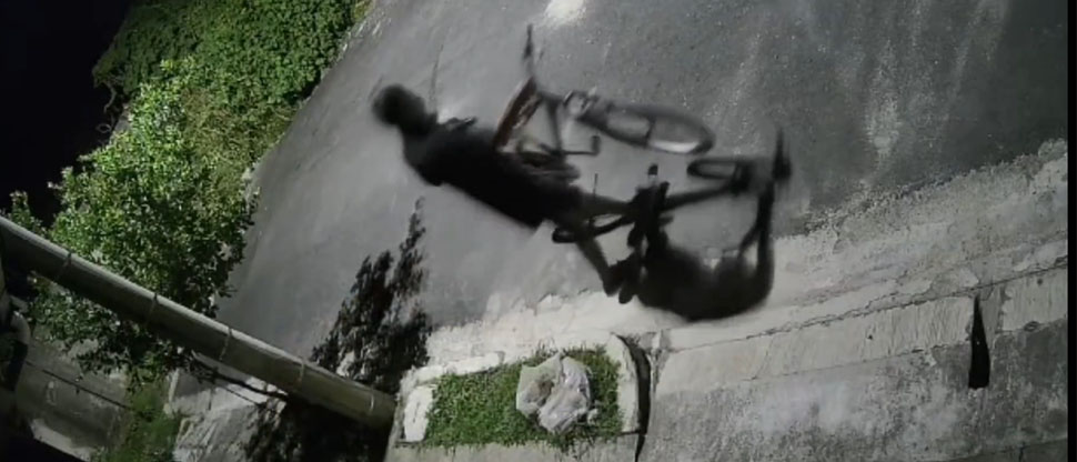 Piden los 3 Doritos después contra hombre que robó una bicicleta estacionada afuera de casa