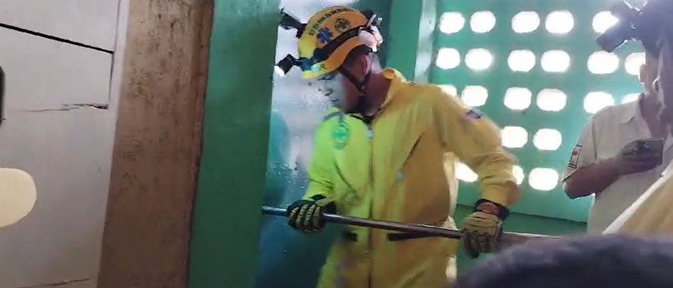 Rescatan a abuelita que se accidentó en su apartamento y no podía salir por estar “bajo llave”