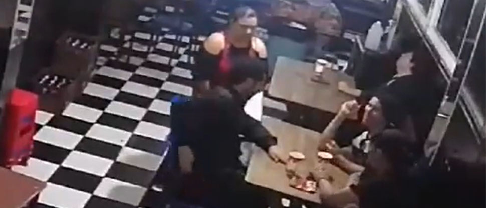 Videos ponen en evidencia a tiktokero borracho difamando a negocio