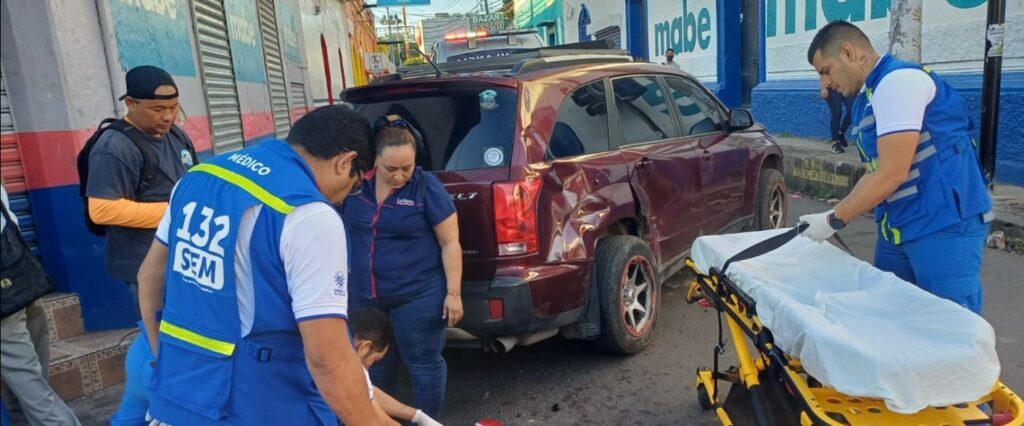 Mujer se fractura la pierna tras fuerte accidente de tránsito en San Miguel