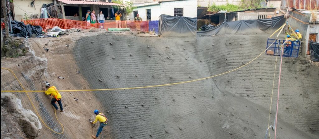 Avanzan los trabajos para eliminar cárcava en Soyapango