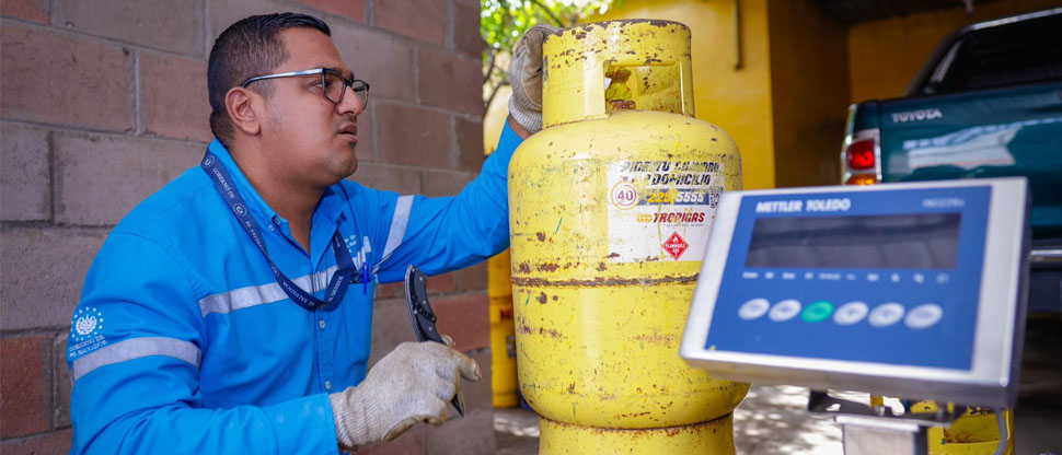 Localizan cilindros de gas con peso incompleto en una tienda en Ciudad Arce