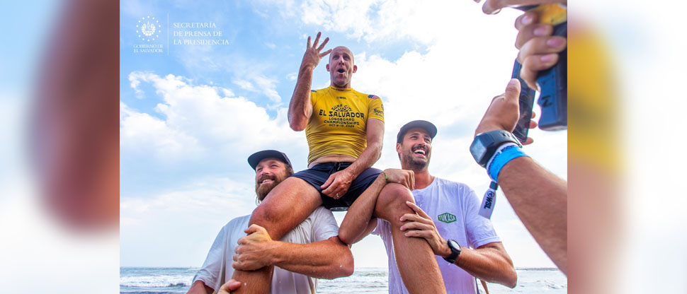 Taylor Jensen es el campeón del Surf City El Salvador Longboard Championships