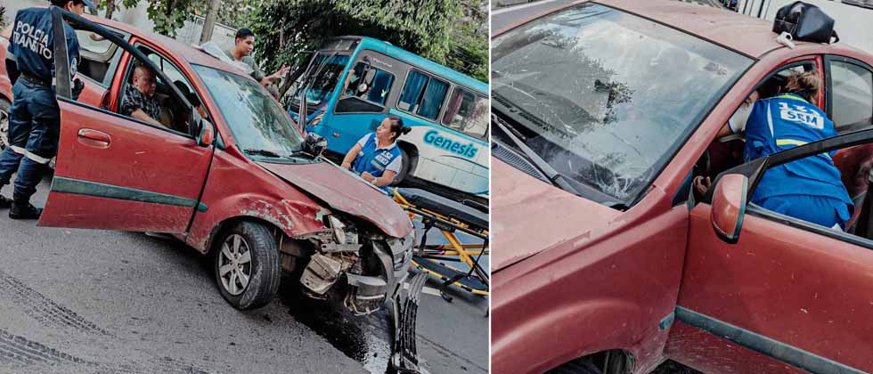 Mujer de la tercera edad lesionada tras fuerte choque en San Salvador