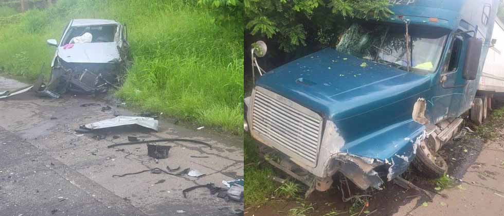 Varios lesionados tras aparatoso accidente entre un vehículo y una rastra