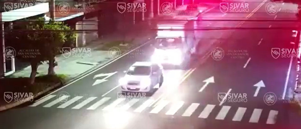 Cámaras captan triple accidente en avenida Bernal