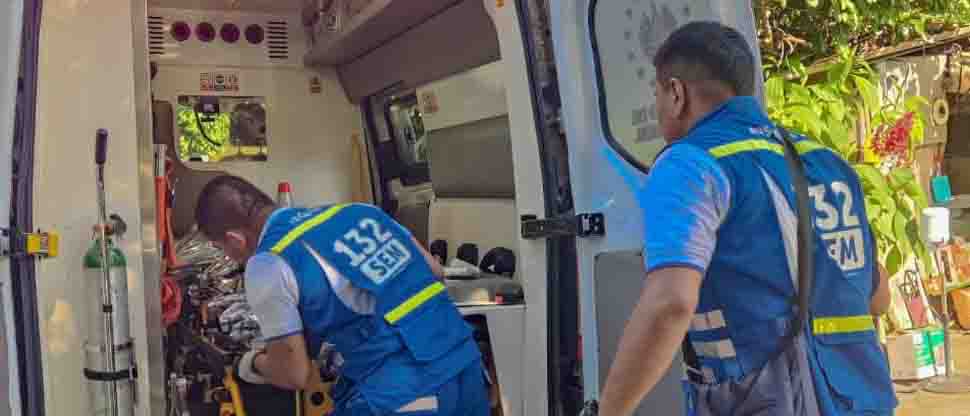 Ancianito de 72 años es llevado al hospital tras sufrir una caída y lesionarse la cabeza