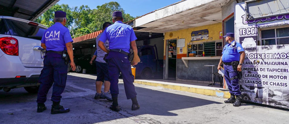 Agentes del CAM verifica legalidad de talleres que ofrecen promociones en redes sociales