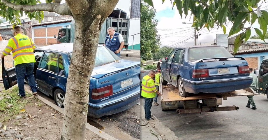 Retiran carros en estado de abandono en calles principales de Santa Tecla