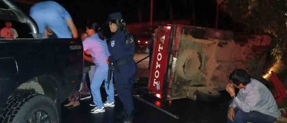 Conductor sin experiencia provoca choque y deja  4 lesionados