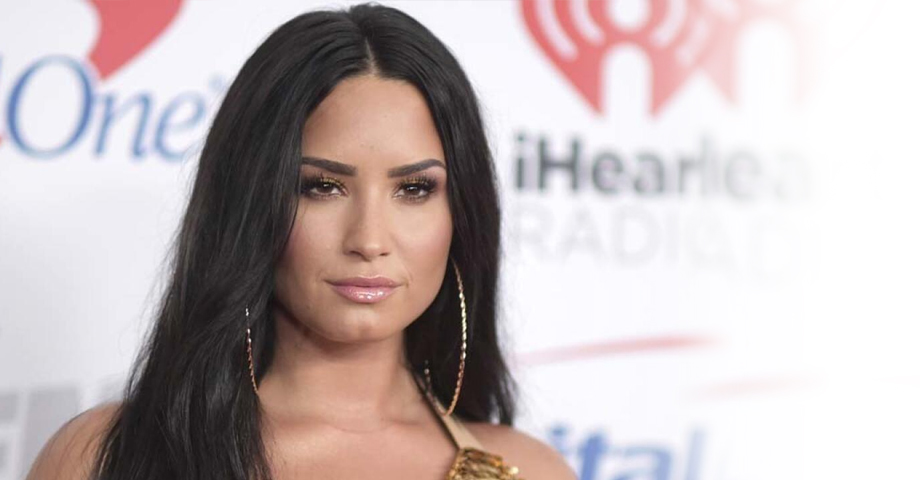 Demi Lovato carga a su sobrina recién nacida y la bebé muere minutos después