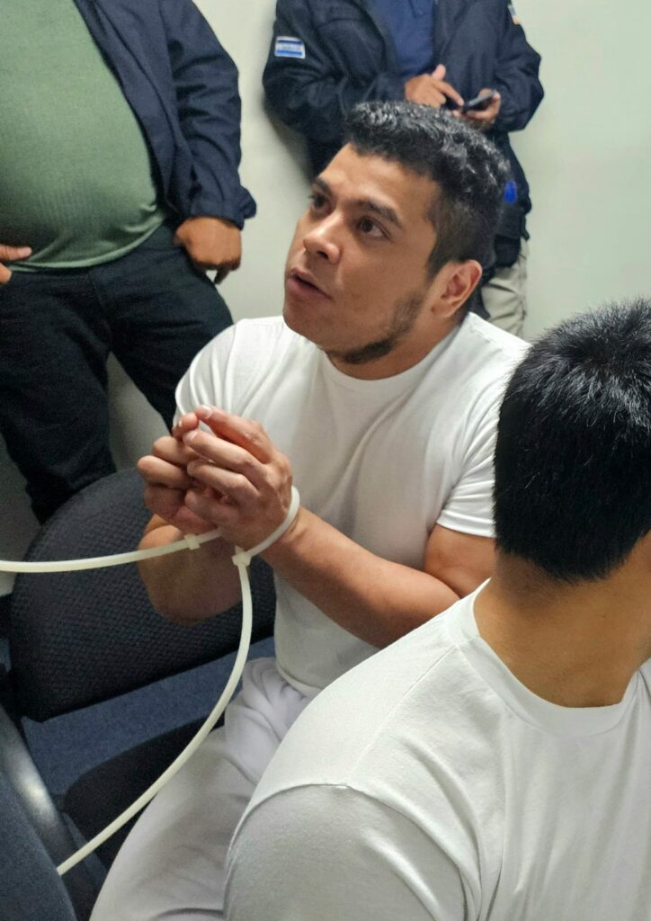 Capturan a exfiscal Roger Flores por colaborar con organización de trata de personas