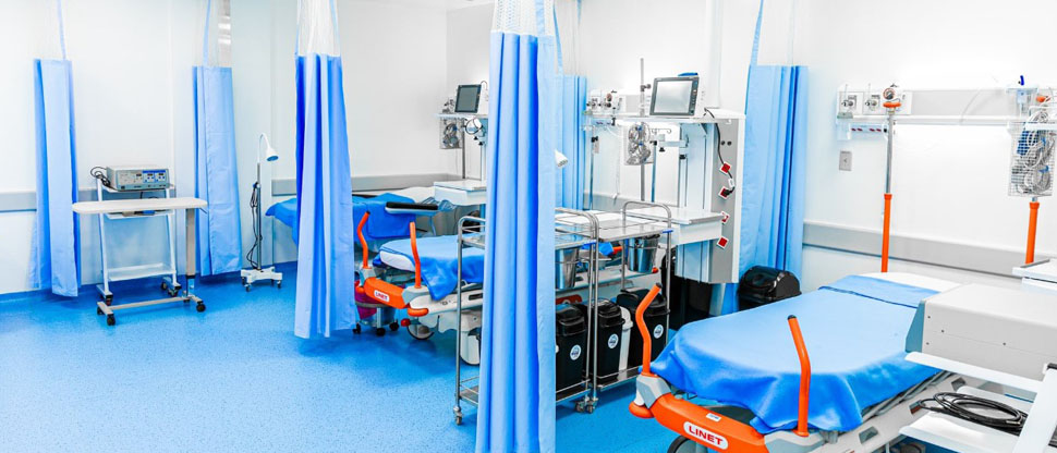 Entregan renovada área de emergencia del Hospital Zacamil