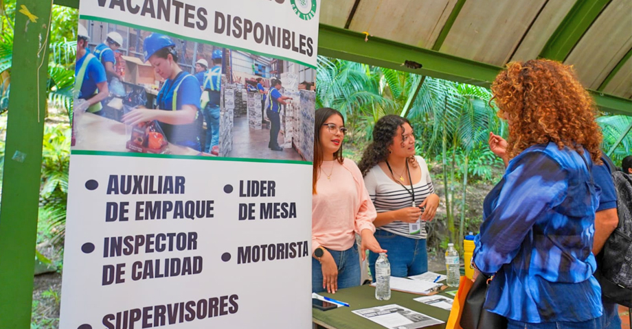 Benefician con Jornada Laboral a cientos de jóvenes en San Salvador
