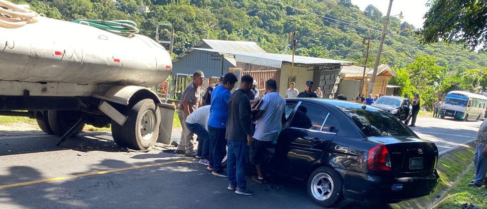 Fuerte accidente deja un lesionado en carretera a Panchimalco