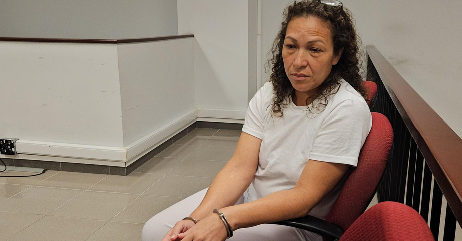 Instalan vista pública contra mujer que estafó a varias personas por más de $370 mil