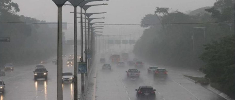 Fuerte lluvia se hace presente en varios puntos del gran San Salvador