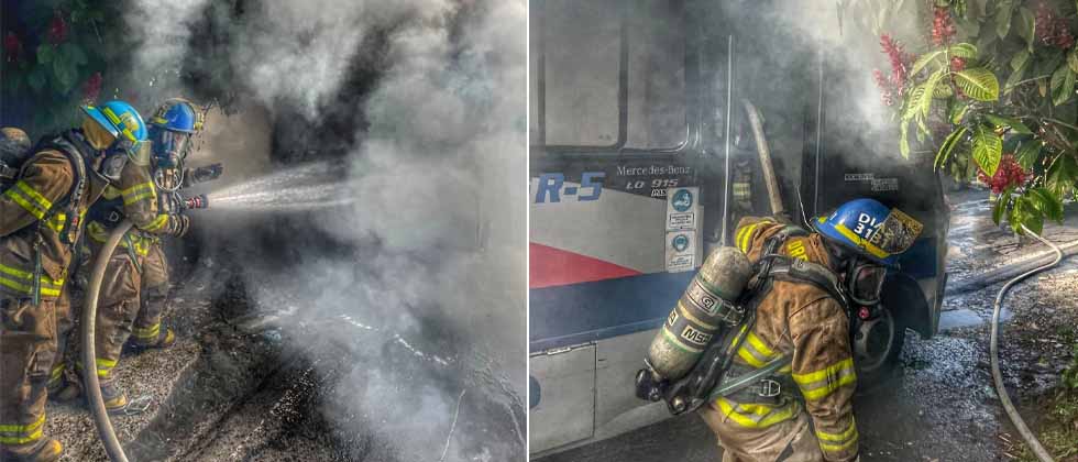 Microbús se incendia en plena marcha en San Salvador