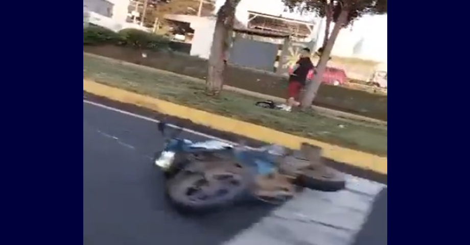 Motociclista se accidenta al intentar no atropellar a un perro en Santa Ana
