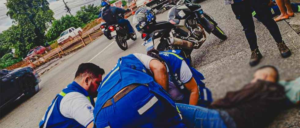 Dos motociclistas lesionados tras chocar en Colón, La Libertad 