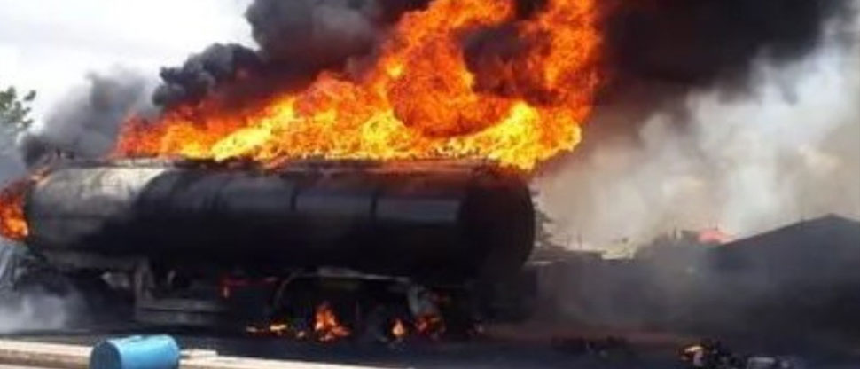 Nigeria: 147 personas pierden la vida tras explosión de pipa que transportaba combustible