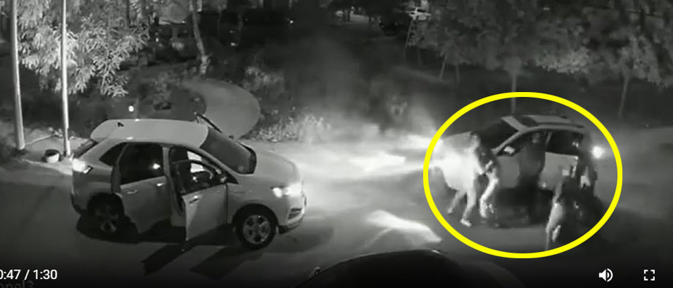MÉXICO: Cámara de seguridad graba el momento exacto del secuestro de dos repartidores de comida