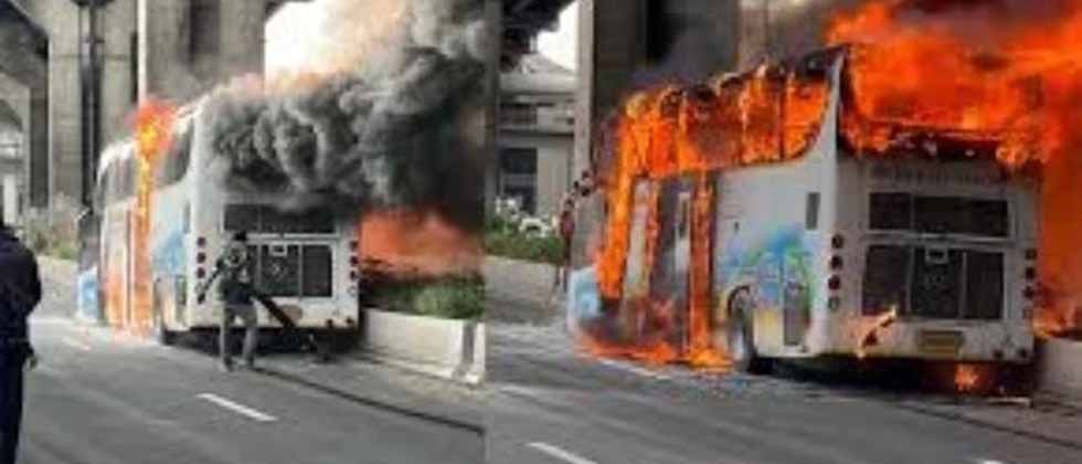 Tailandia: Al menos 23 muertos al incendiarse un autobús escolar