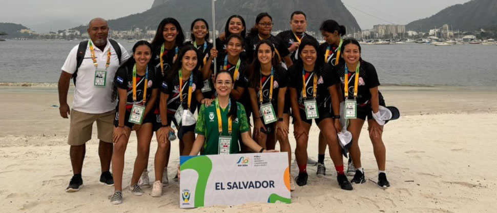 Equipo de fútbol playa de la UES pone en alto el nombre de El Salvador en Brasil