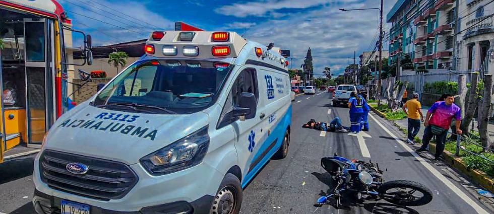 Hombre acaba lesionado tras fuerte accidente en San Salvador