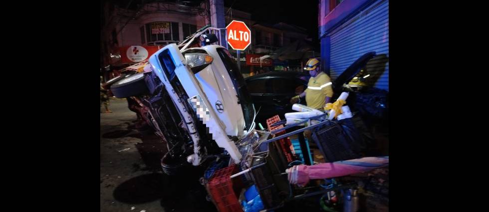 Grave accidente deja 5 lesionados en el centro de Sonsonate