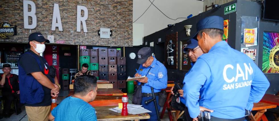 Cierran 15 negocios de venta de bebidas alcohólicas en el Centro de San Salvador